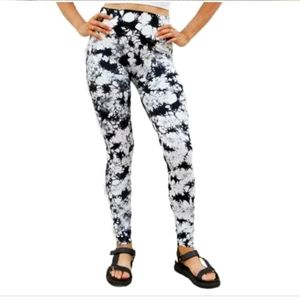 Xhilaration active wear leggings XL marble with black Halter Top.